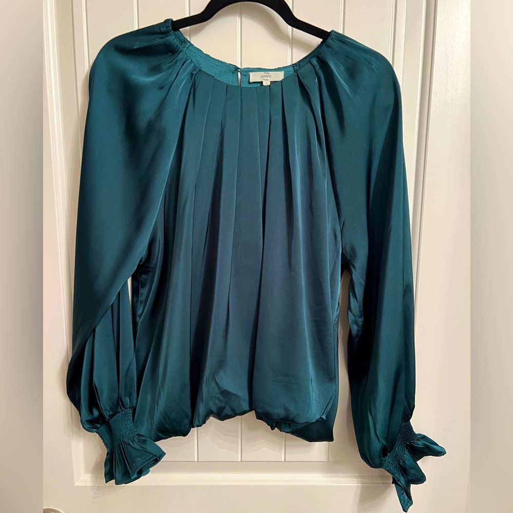 Beautiful boutique blouse. Size large. Extremely flattering